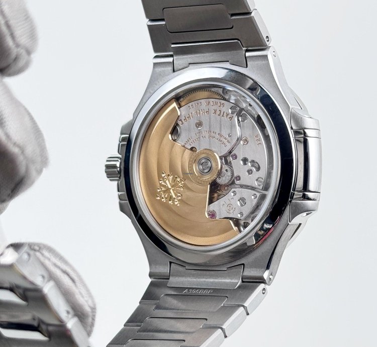 Patek Philippe Nautilus 7118 1a-010 Stainless Steel Silvery Opaline Dial 2022