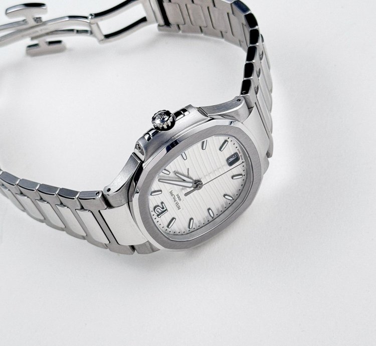 Patek Philippe Nautilus 7118 1a-010 Stainless Steel Silvery Opaline Dial 2022