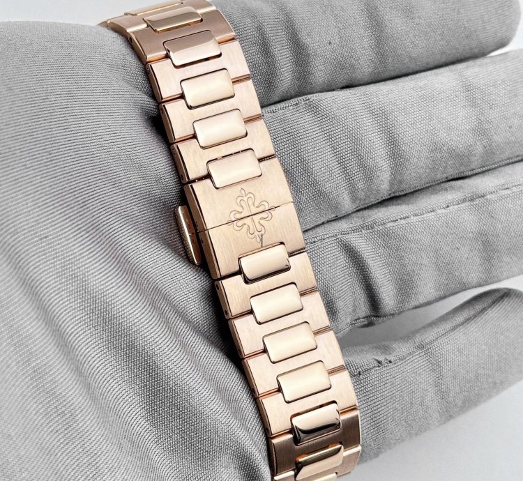 Patek Philippe Nautilus 7118 1r-010 Ladies Rose Gold Champagne Golden Dial 2022