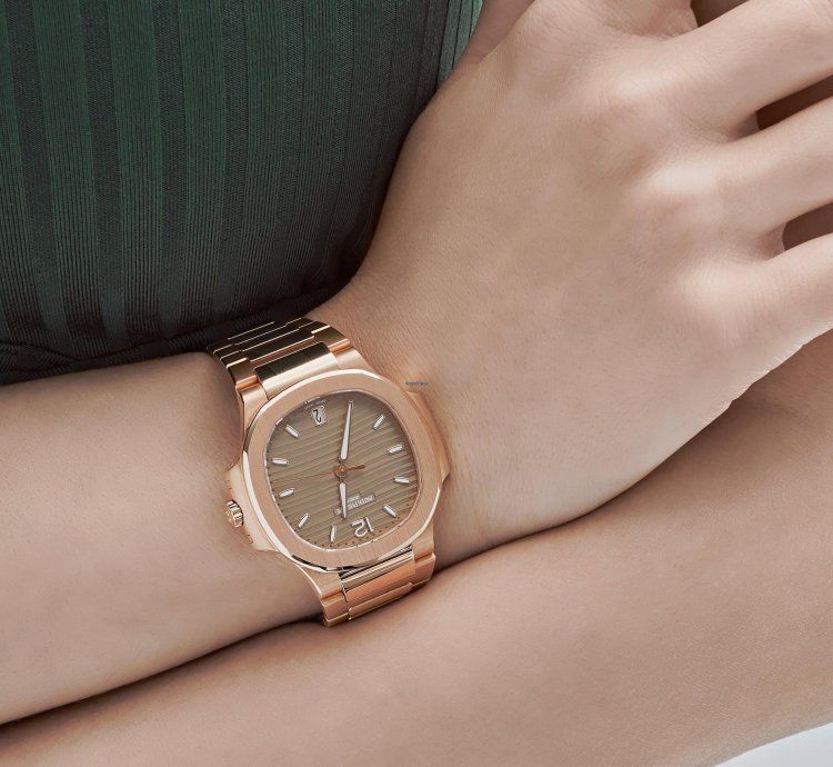 Patek Philippe Nautilus 7118 1r-010 Ladies Rose Gold Champagne Golden Dial 2022