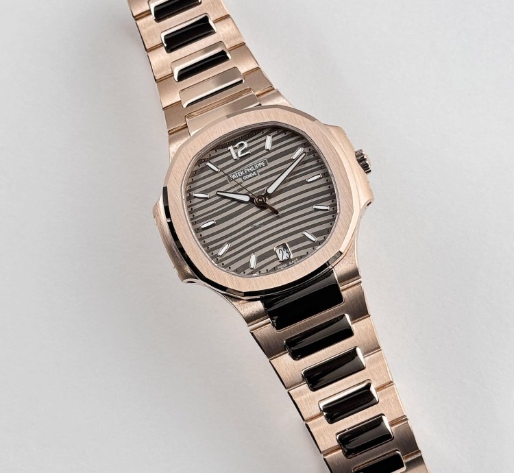 Patek Philippe Nautilus 7118 1r-010 Ladies Rose Gold Champagne Golden Dial 2022