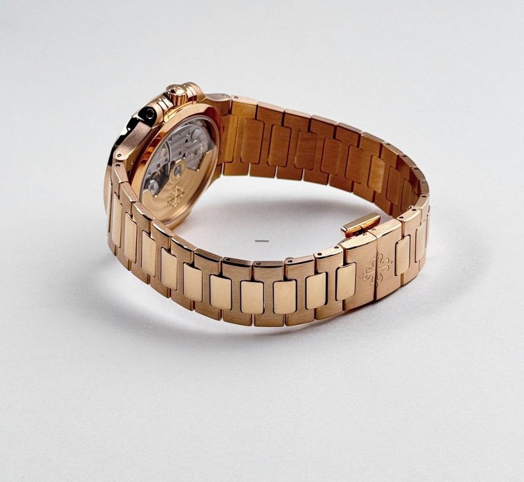 Patek Philippe Nautilus 7118 1r-010 Ladies Rose Gold Champagne Golden Dial 2022