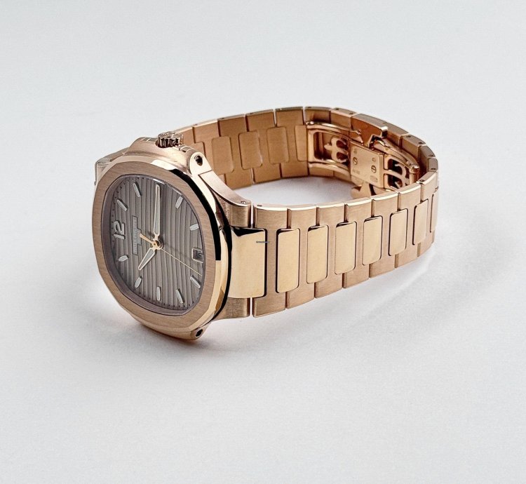 Patek Philippe Nautilus 7118 1r-010 Ladies Rose Gold Champagne Golden Dial 2022