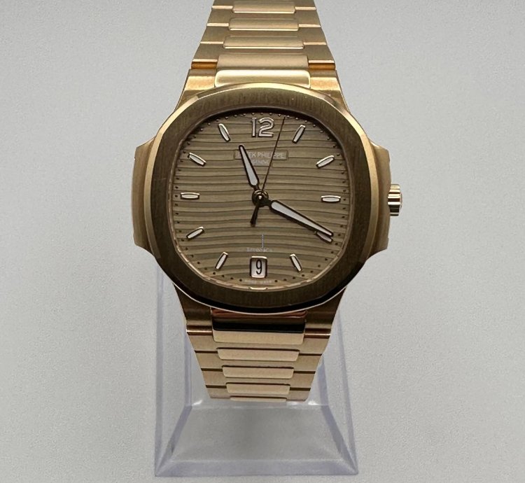 Patek Philippe Nautilus 7118 1r-010 Tiffany And Co Ladies Rose Gold Date 2022
