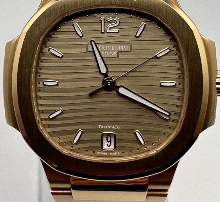 Patek Philippe Nautilus 7118 1r-010 Tiffany And Co Ladies Rose Gold Date 2022