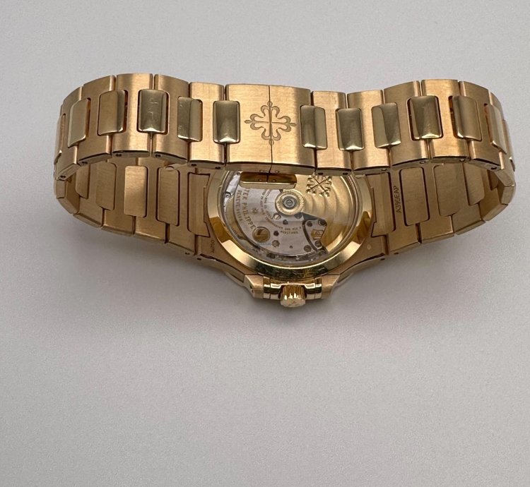 Patek Philippe Nautilus 7118 1r-010 Tiffany And Co Ladies Rose Gold Date 2022