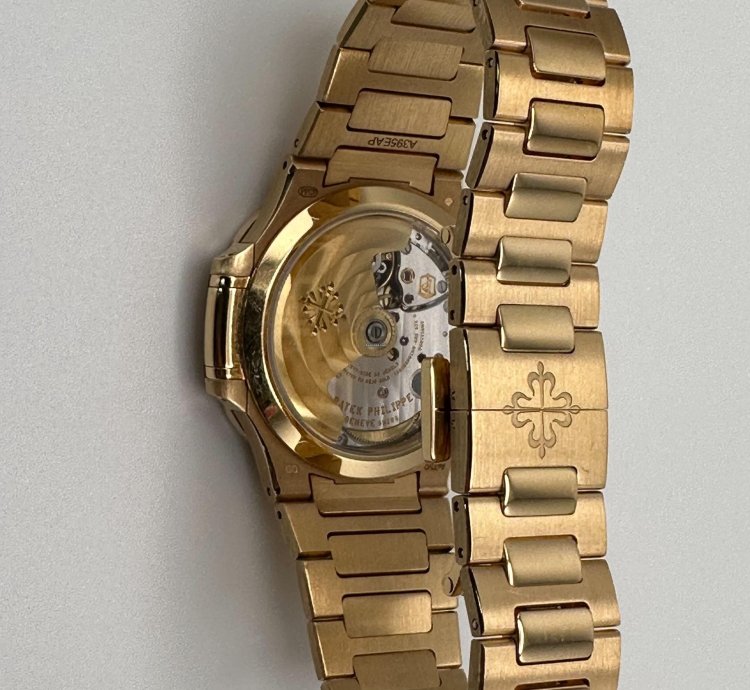 Patek Philippe Nautilus 7118 1r-010 Tiffany And Co Ladies Rose Gold Date 2022