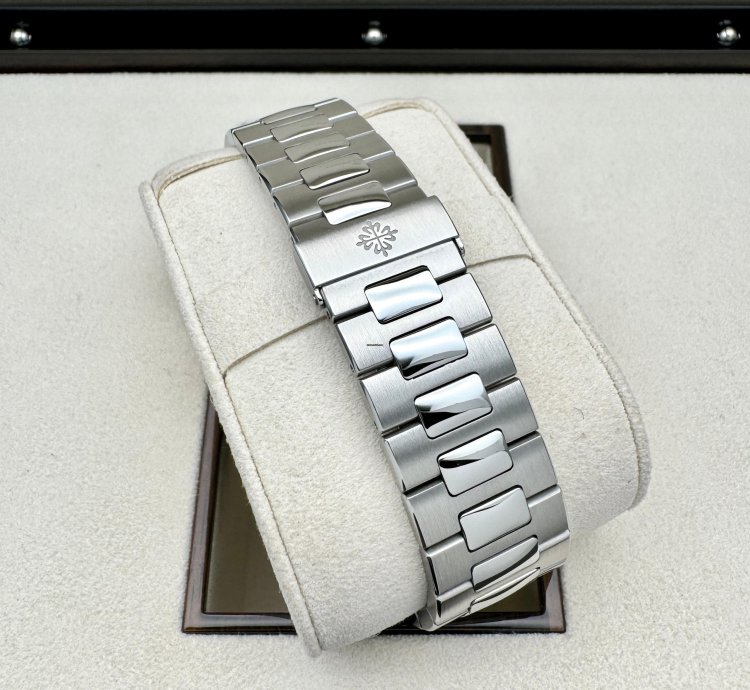 Patek Philippe Nautilus Annual Calendar 40 5mm Steel