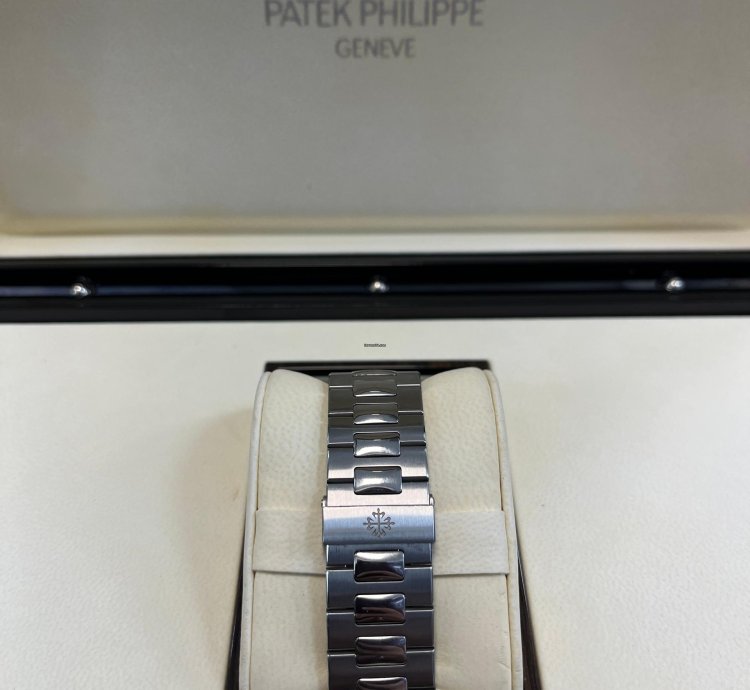 Patek Philippe Nautilus Annual Calendar 5726 1a-010