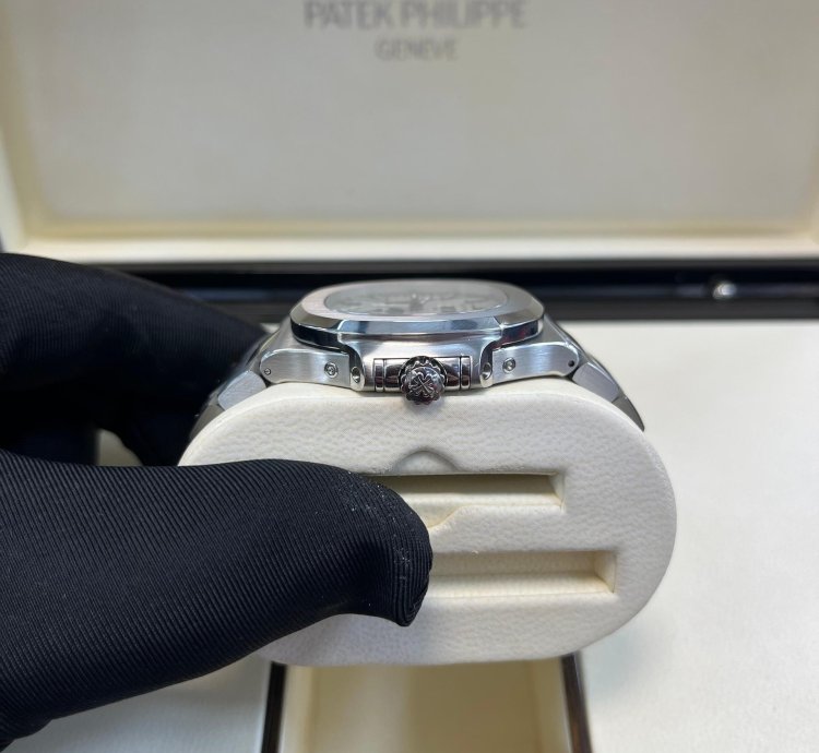Patek Philippe Nautilus Annual Calendar 5726 1a-010
