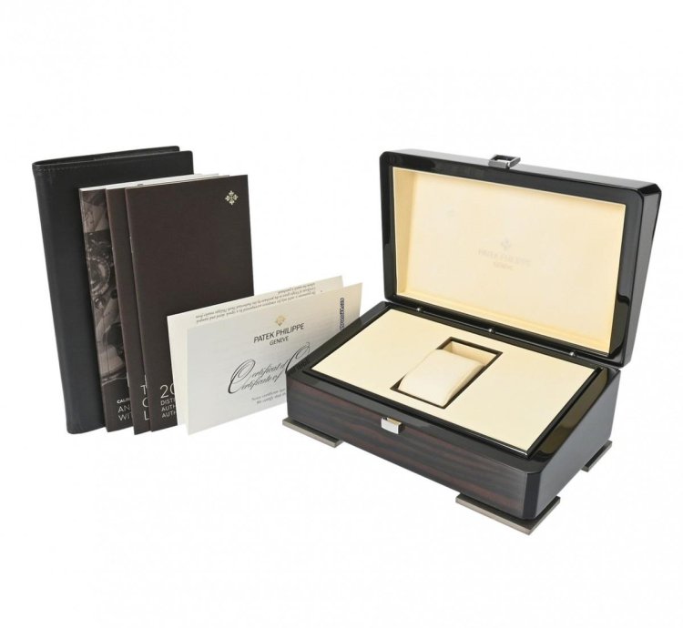Patek Philippe Nautilus Annual Calendar Moon Phase 5726 1a-001