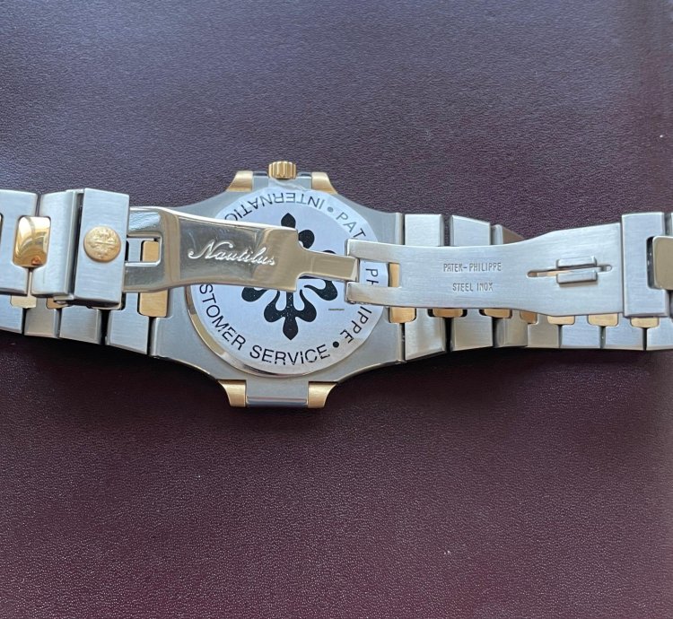 Patek Philippe Nautilus Best Condition - Like New Box And Extract Papers