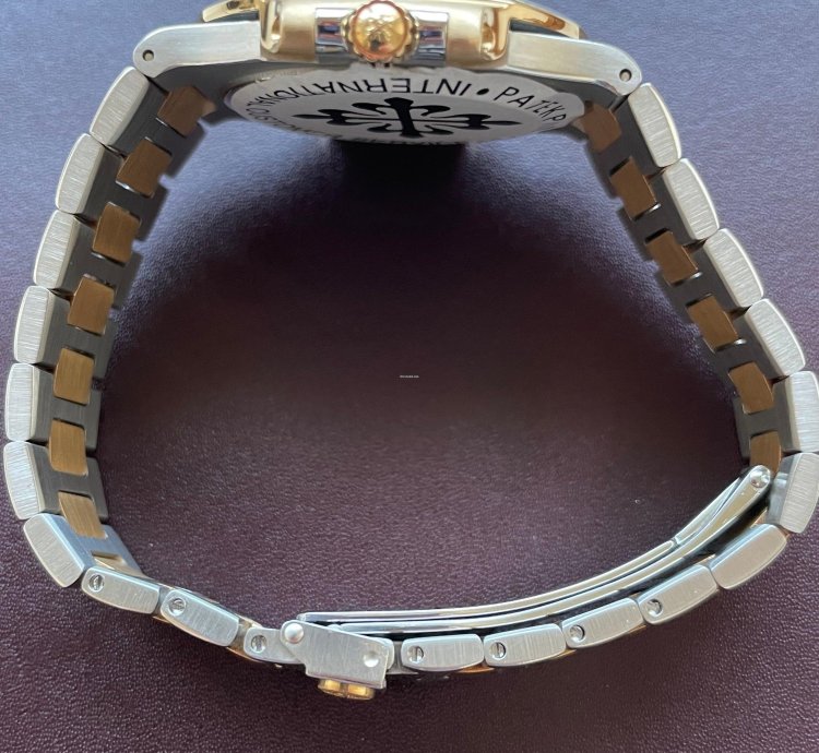 Patek Philippe Nautilus Best Condition - Like New Box And Extract Papers