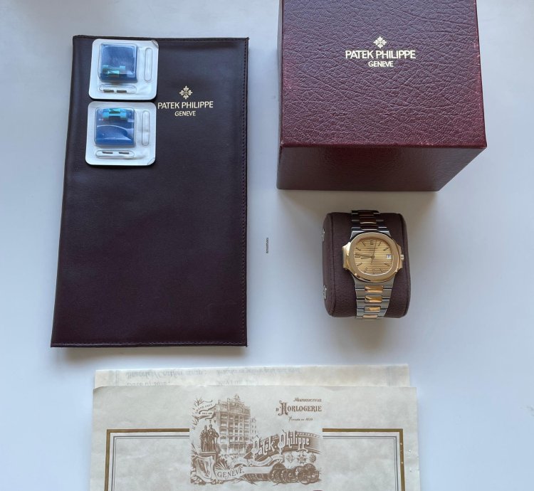 Patek Philippe Nautilus Best Condition - Like New Box And Extract Papers