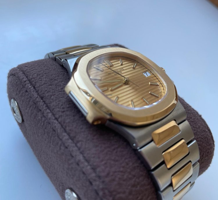 Patek Philippe Nautilus Best Condition - Like New Box And Extract Papers