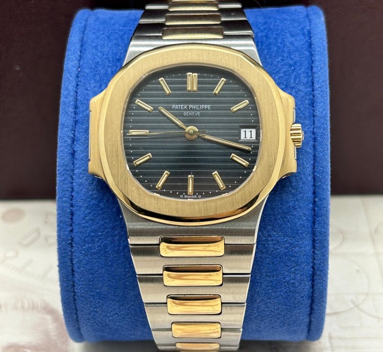 Patek Philippe Nautilus Blue Dial - 18kt Yellow Gold Steel - Ref 3800 - Year 1992