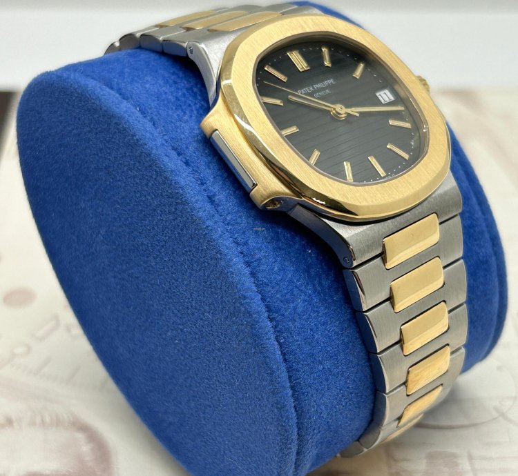 Patek Philippe Nautilus Blue Dial - 18kt Yellow Gold Steel - Ref 3800 - Year 1992