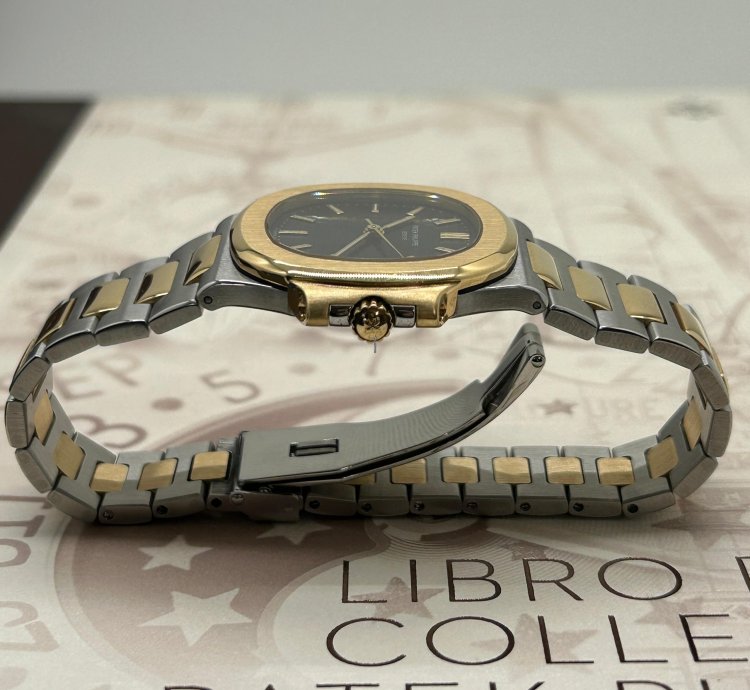 Patek Philippe Nautilus Blue Dial - 18kt Yellow Gold Steel - Ref 3800 - Year 1992