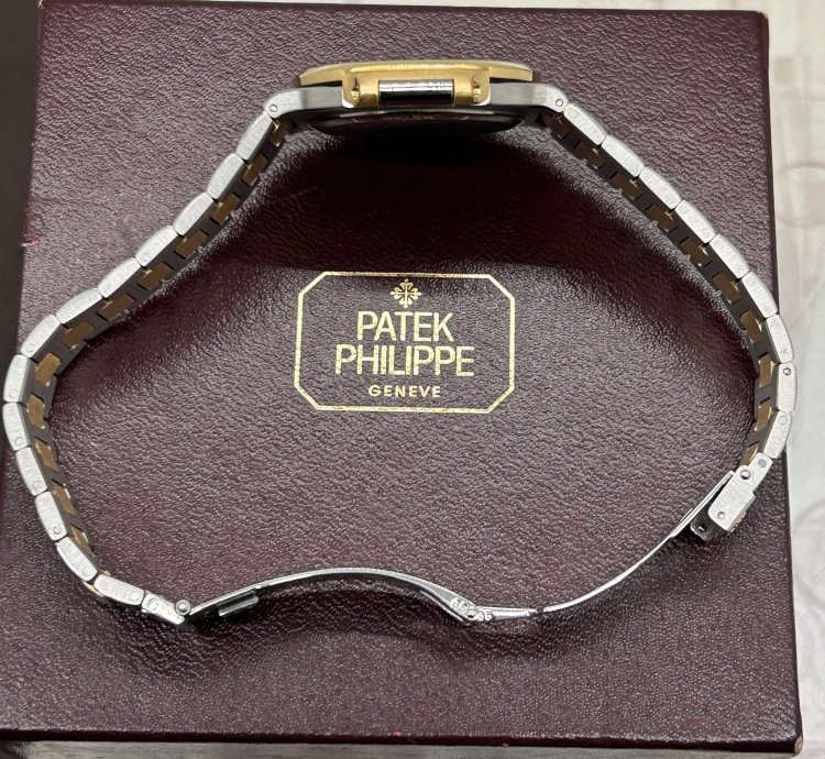 Patek Philippe Nautilus Blue Dial - 18kt Yellow Gold Steel - Ref 3800 - Year 1992