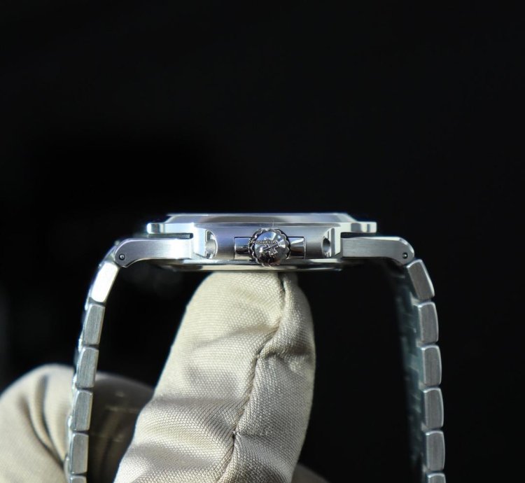 Patek Philippe Nautilus Blue Dial 5711 1a