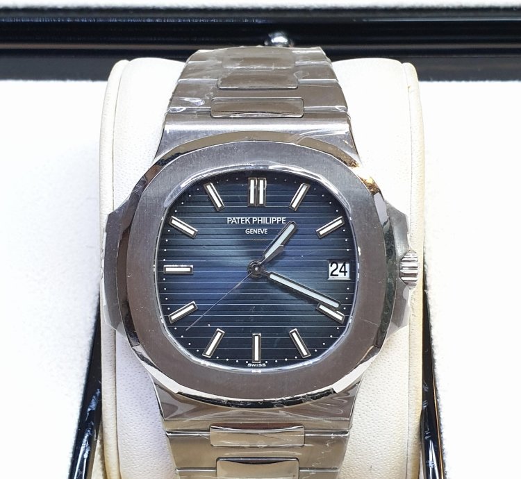 Patek Philippe Nautilus Blue Dial Like New Full Set