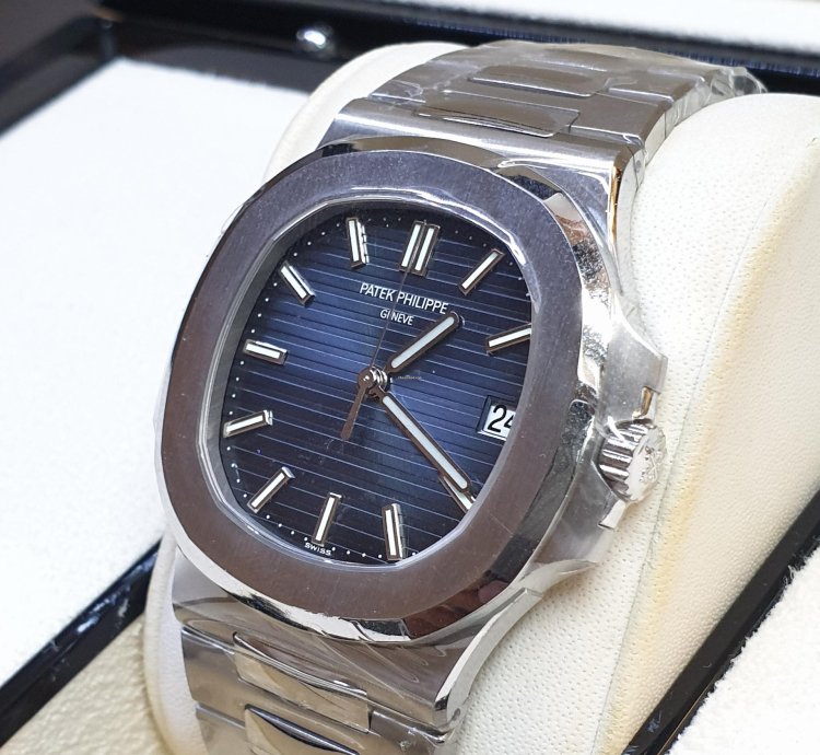 Patek Philippe Nautilus Blue Dial Like New Full Set
