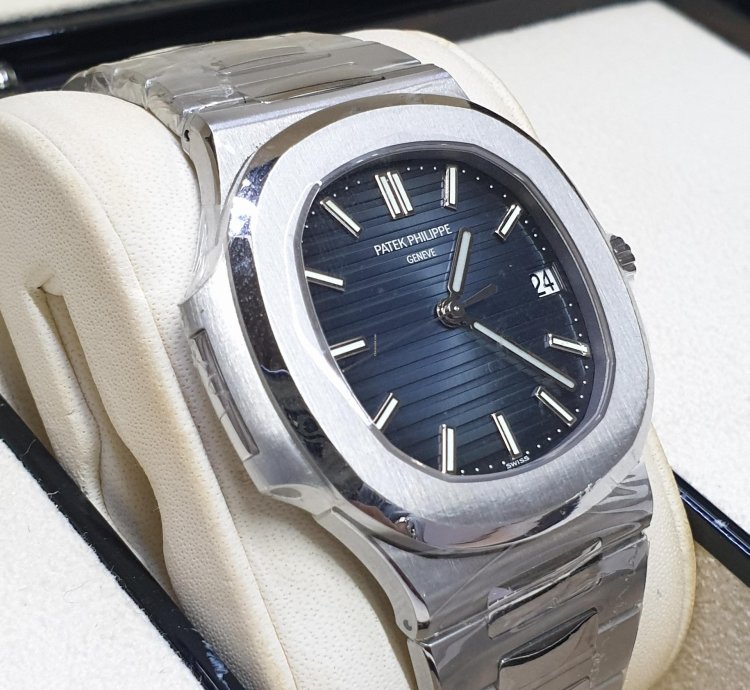 Patek Philippe Nautilus Blue Dial Like New Full Set