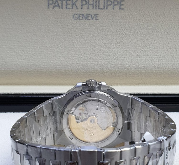 Patek Philippe Nautilus Blue Dial Like New Full Set
