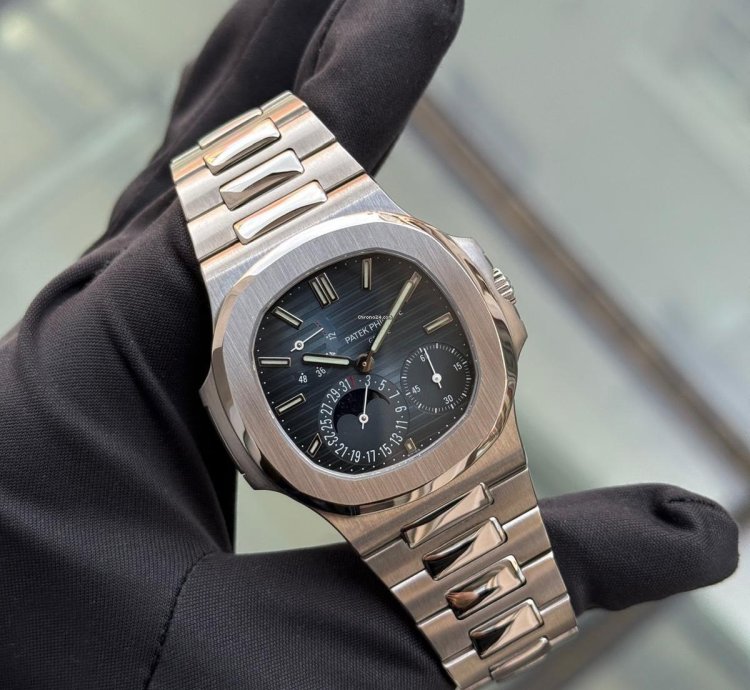 Patek Philippe Nautilus Blue Dial With Box