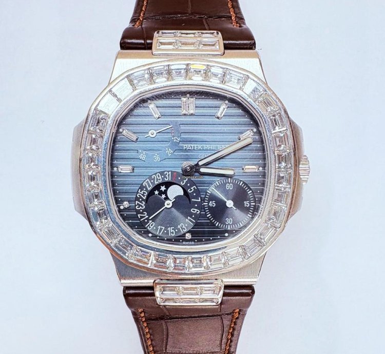 Patek Philippe Nautilus Blue Diamond Dial 5724g-001