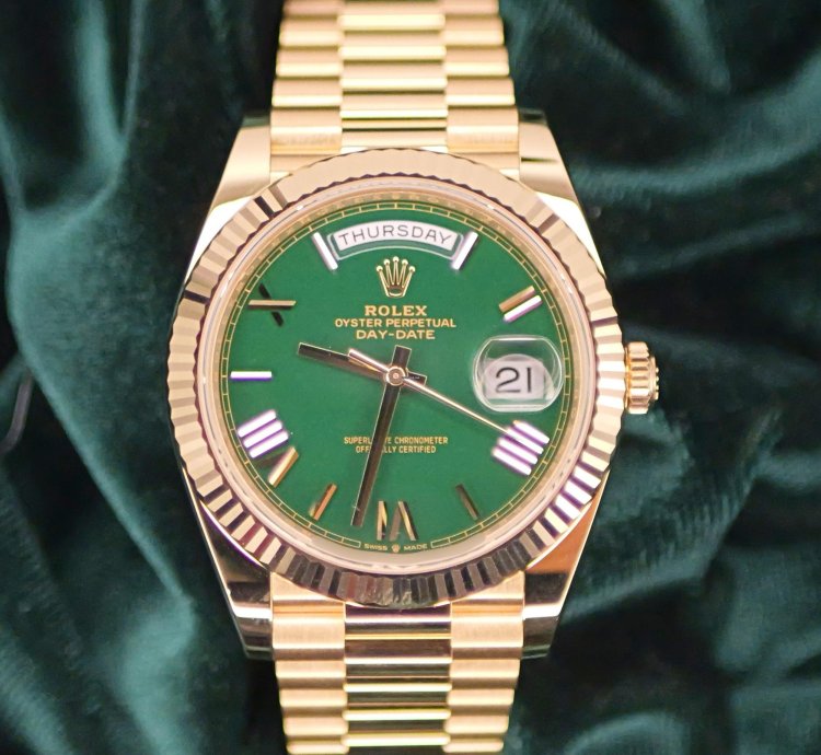 Rolex Day-date 40 Mint Complete Set Day Date Money Green Fluted Bezel Yellow Gold Presidential 228238