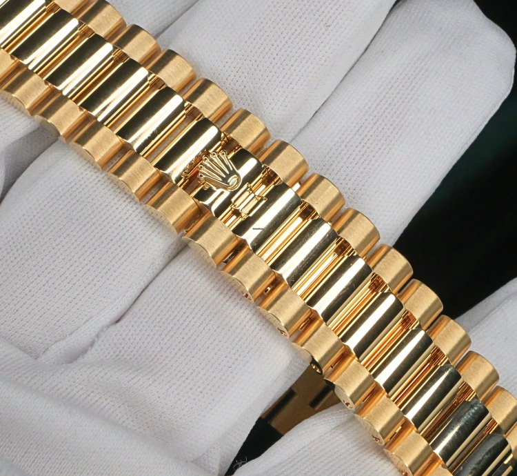 Rolex Day-date 40 Mint Complete Set Day Date Money Green Fluted Bezel Yellow Gold Presidential 228238
