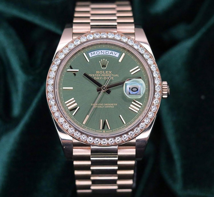 Rolex Day-date 40 Mint Complete Set Day-date 40 Green Dial Rose Gold Diamond Bezel 228345rbr