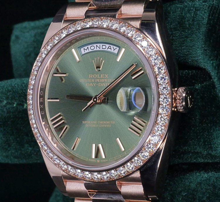 Rolex Day-date 40 Mint Complete Set Day-date 40 Green Dial Rose Gold Diamond Bezel 228345rbr