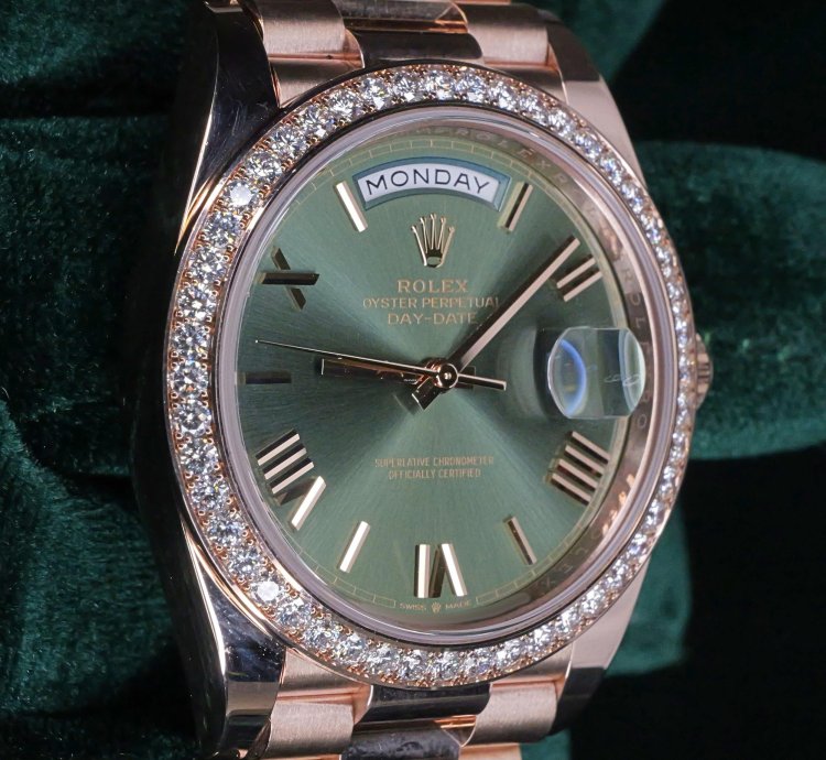 Rolex Day-date 40 Mint Complete Set Day-date 40 Green Dial Rose Gold Diamond Bezel 228345rbr