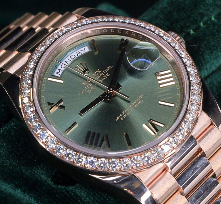Rolex Day-date 40 Mint Complete Set Day-date 40 Green Dial Rose Gold Diamond Bezel 228345rbr