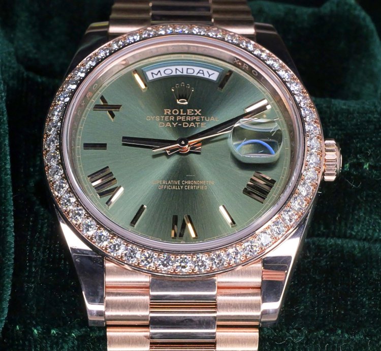 Rolex Day-date 40 Mint Complete Set Day-date 40 Green Dial Rose Gold Diamond Bezel 228345rbr