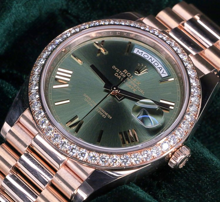 Rolex Day-date 40 Mint Complete Set Day-date 40 Green Dial Rose Gold Diamond Bezel 228345rbr