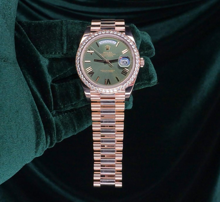 Rolex Day-date 40 Mint Complete Set Day-date 40 Green Dial Rose Gold Diamond Bezel 228345rbr