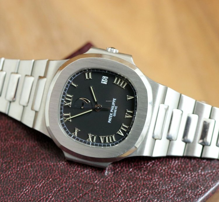 Patek Philippe Nautilus Charge Reserve - Black Roman Dial - Full Set - 3710 Year 2001