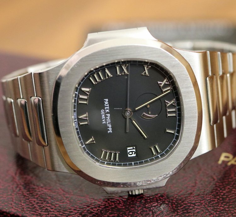 Patek Philippe Nautilus Charge Reserve - Black Roman Dial - Full Set - 3710 Year 2001