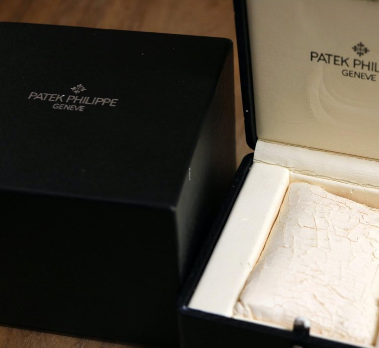 Patek Philippe Nautilus Charge Reserve - Black Roman Dial - Full Set - 3710 Year 2001