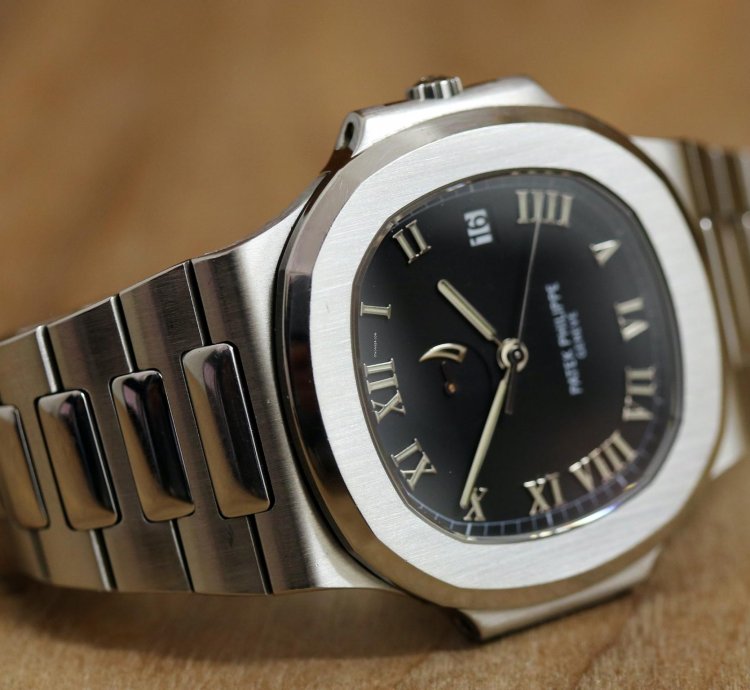 Patek Philippe Nautilus Charge Reserve - Black Roman Dial - Full Set - 3710 Year 2001