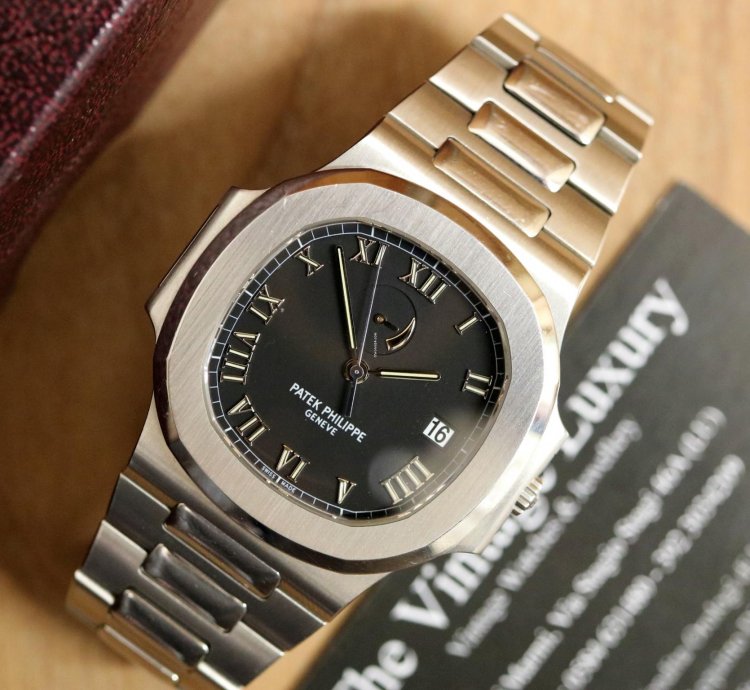 Patek Philippe Nautilus Charge Reserve - Black Roman Dial - Full Set - 3710 Year 2001