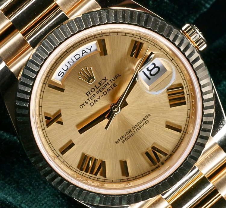 Rolex Day-date 40 Mint Complete Set Day-date President 40mm Champagne Dial Yellow Gold 228238