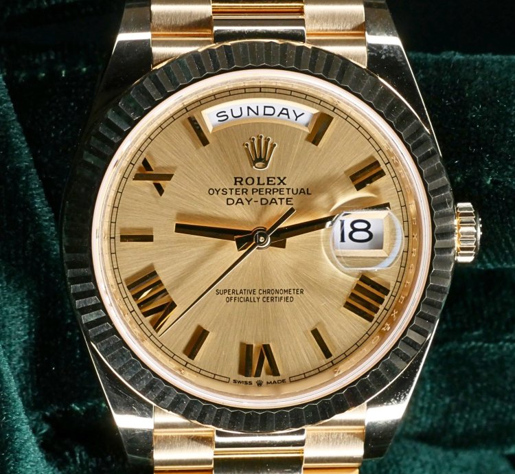 Rolex Day-date 40 Mint Complete Set Day-date President 40mm Champagne Dial Yellow Gold 228238