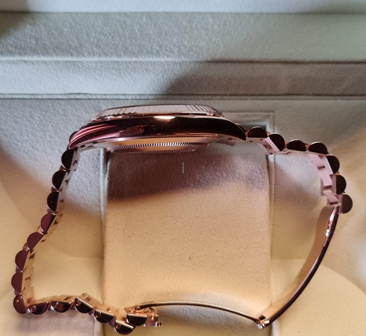 Rolex Day-date 40 Mm Rose Gold Eisenkiesel Dial