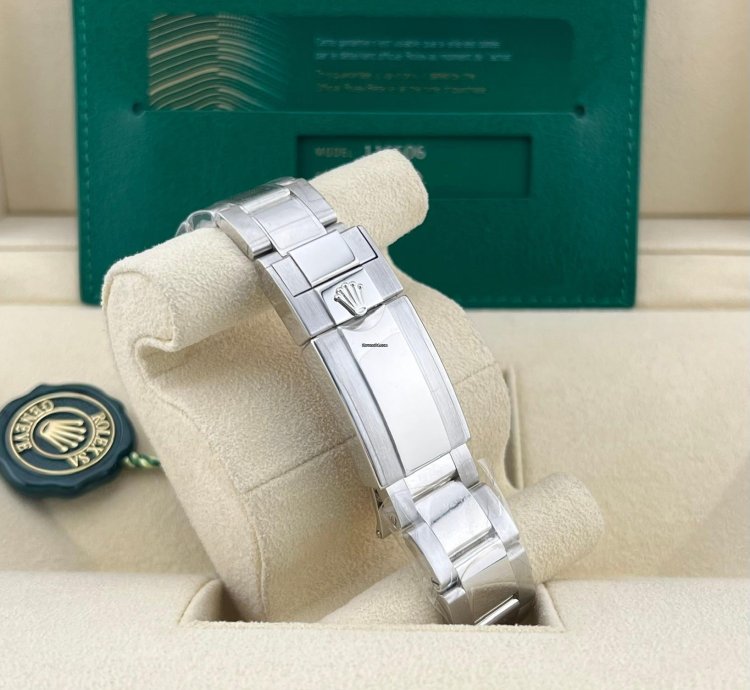 Rolex Daytona In Stock 2021 Daytona Ice Blue Baguette Index 116506 Platinum Oyster Bracelet