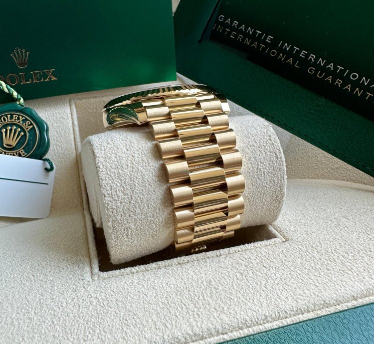 Rolex Day-date 40 New 2023 Champagne Gold Roman Dial President Bracelet Yellow Gold Fluted Bezel