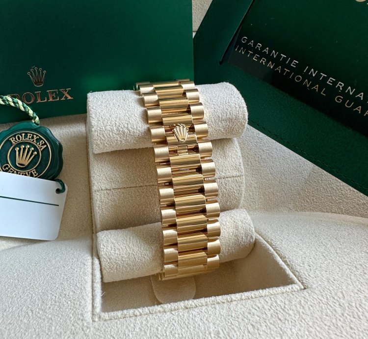 Rolex Day-date 40 New 2023 Champagne Gold Roman Dial President Bracelet Yellow Gold Fluted Bezel